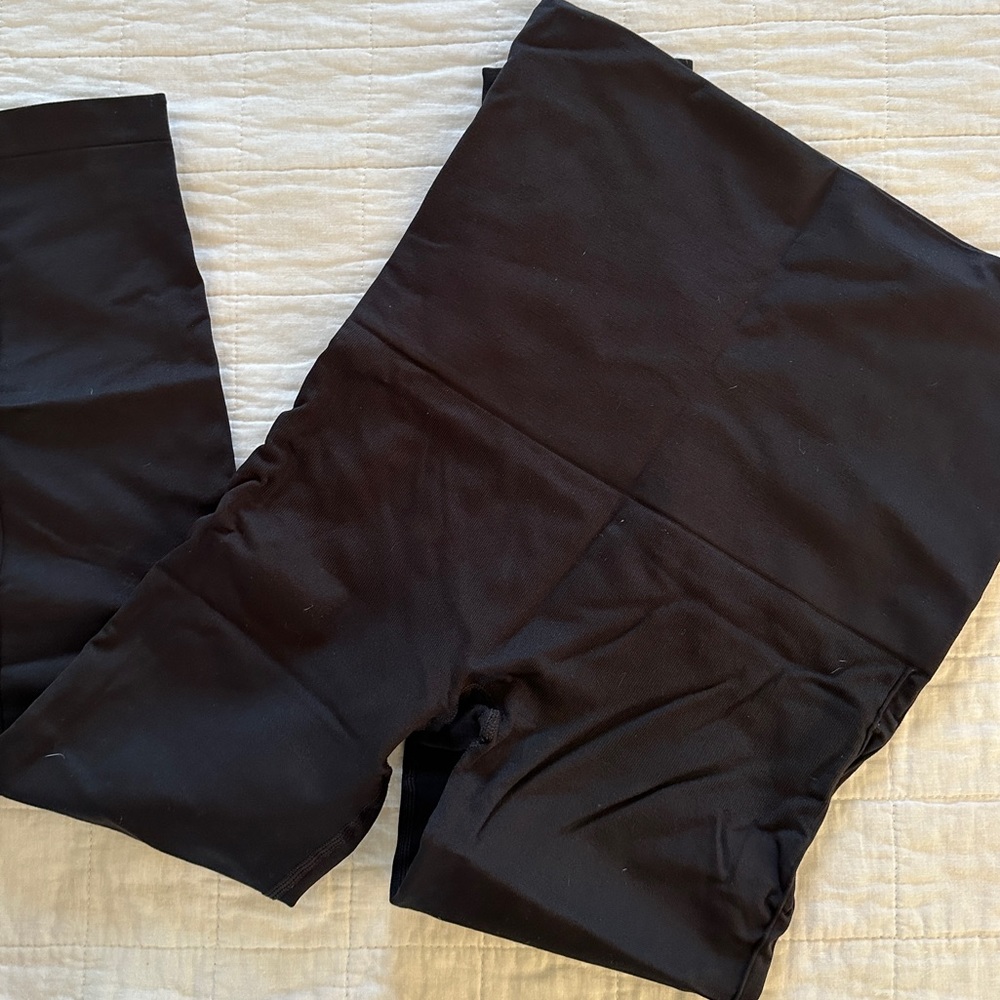 Like new! Belly Bandit Mother Tucker Legging - Size Medium